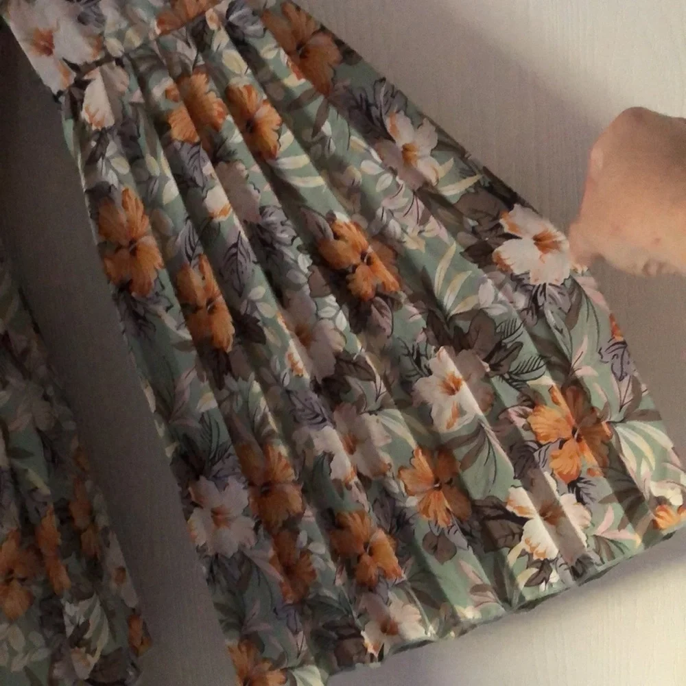 Woman’s fall Floral office siren pleated multi Colored Tiered dress - Picture 6 of 12